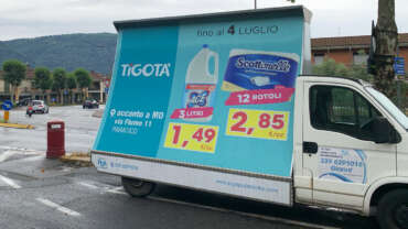 Camion vela a Brescia: comunicazione pubblicitaria in movimento per negozi ed eventi