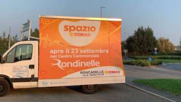 Camion vela a Iseo: pubblicità in movimento per il turismo e gli eventi sul lago