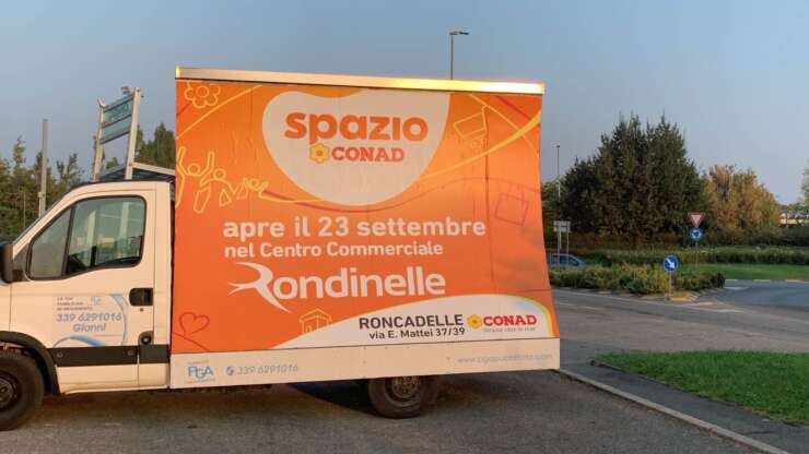 Camion vela a Iseo: pubblicità in movimento per il turismo e gli eventi sul lago
