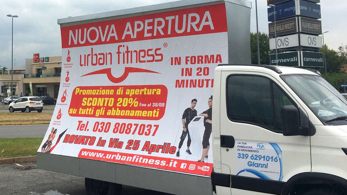 Camion vela a Sarnico: comunicazione mobile per turismo, nautica ed eventi sul lago